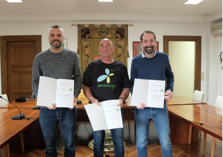 foto Schneider Electric, el Ayuntamiento de Puente La Reina y GaresEnergía firman un convenio de colaboración para fomentar la sostenibilidad y la economía local.